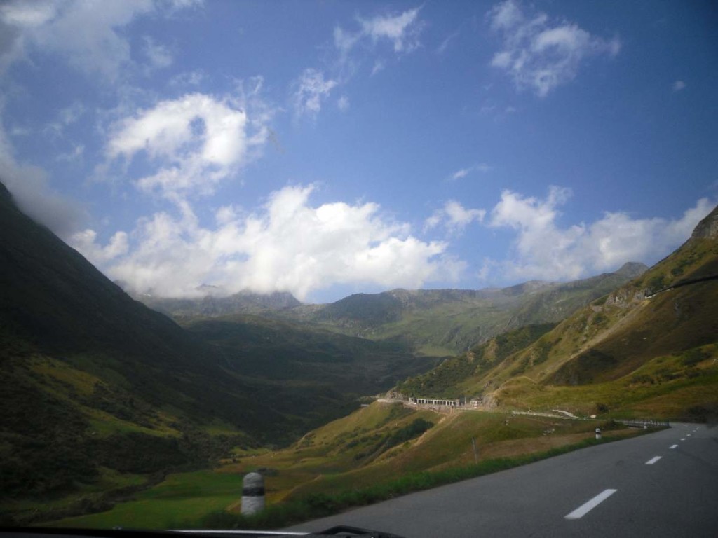 Alpy, Szwajcaria - droga coraz wyżej