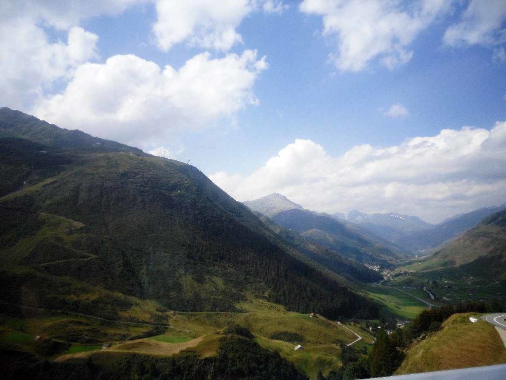 Alpy, Szwajcaria - droga coraz wyżej