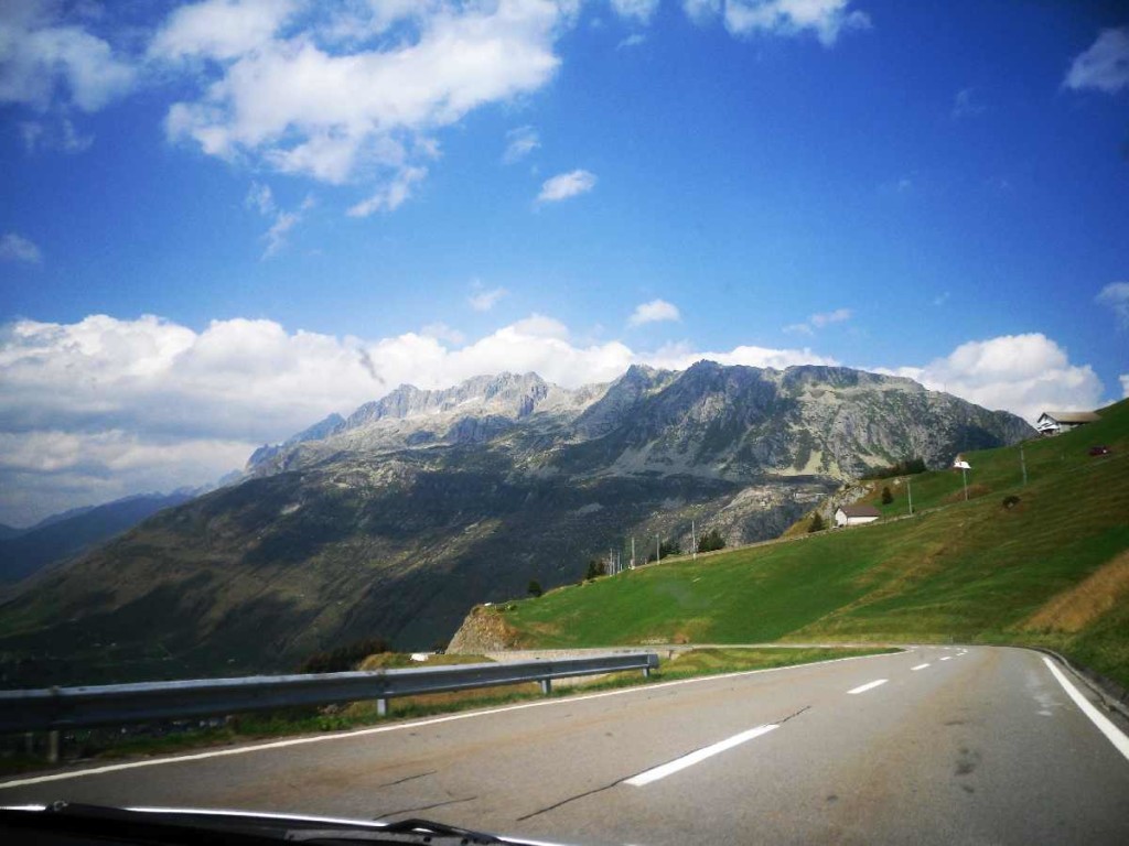 Alpy, Szwajcaria - droga coraz wyżej