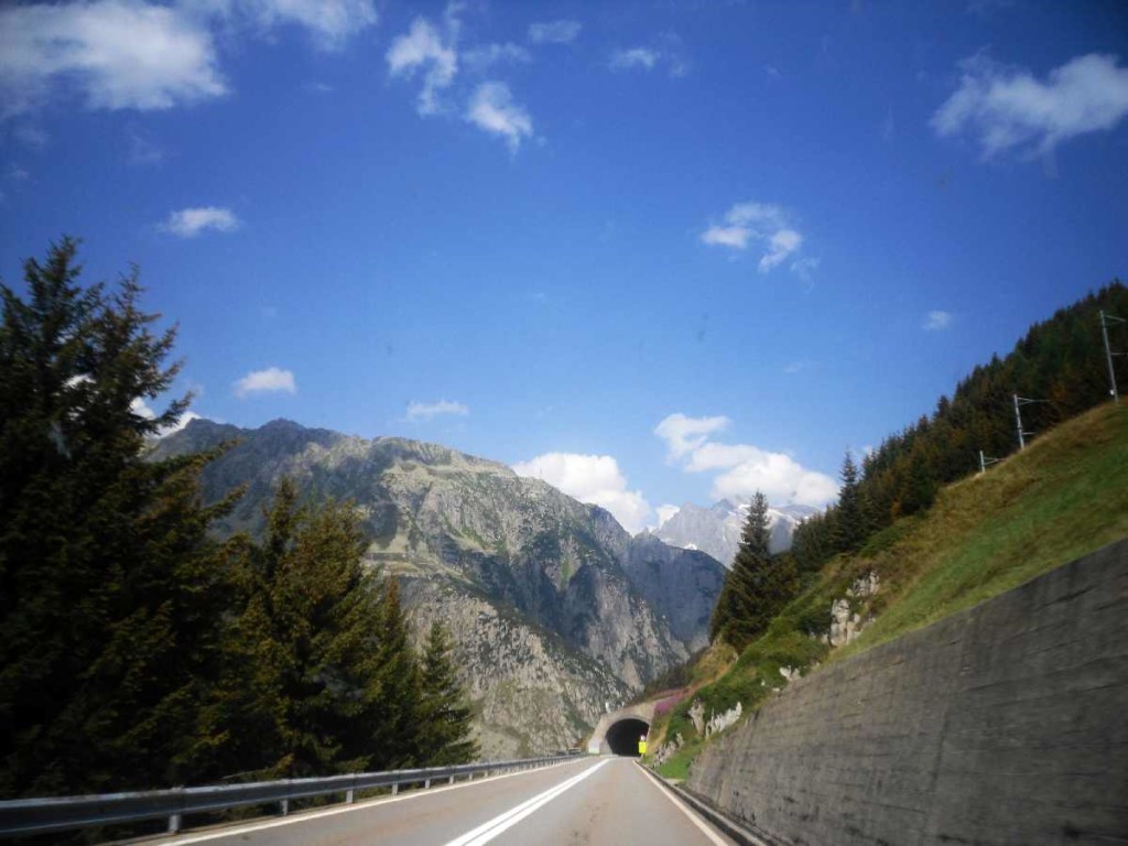 Alpy, Szwajcaria - droga coraz wyżej