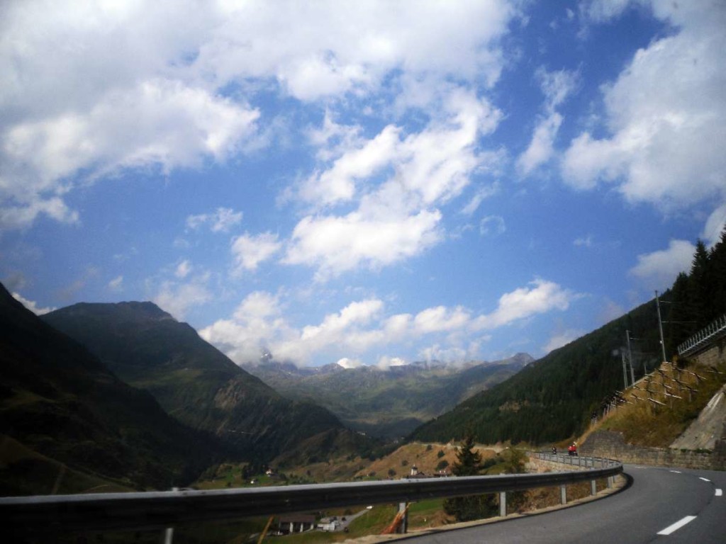 Alpy, Szwajcaria - droga coraz wyżej