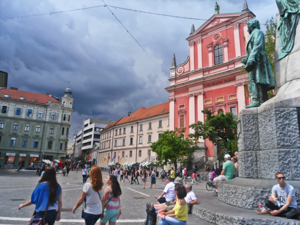 307. Plac Preserena i deszcz