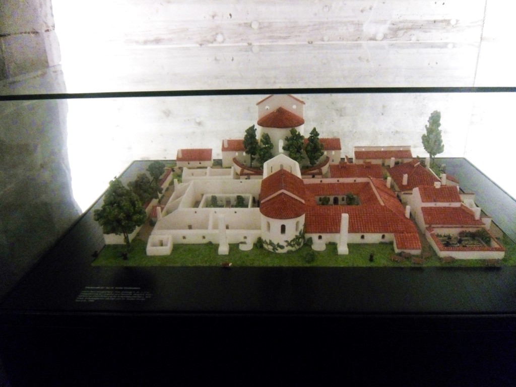 075. Sankt Gallen - biblioteka, wystawa w piwnicy, makieta opactwa